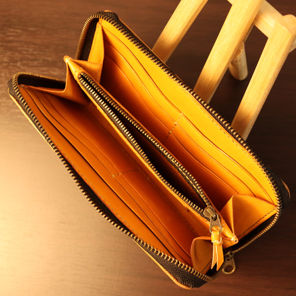 Timeless Simple Zip Wallet - Handmade Leather Goods by Pineside