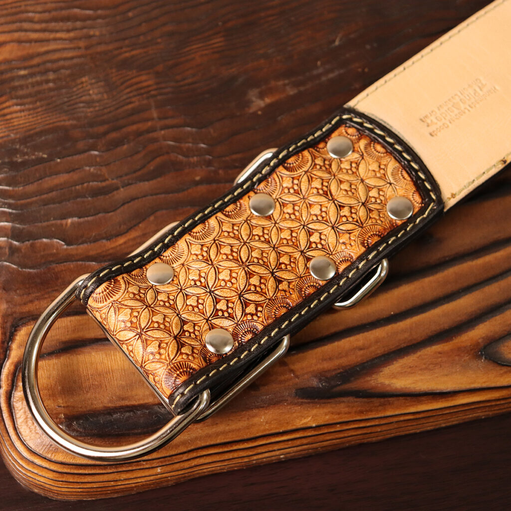 Tooled Wide Leather Collar | Carved Floral Design|ツールド ワイド レザーカラー|カービング フローラル デザイン|45cm|アンティーク色