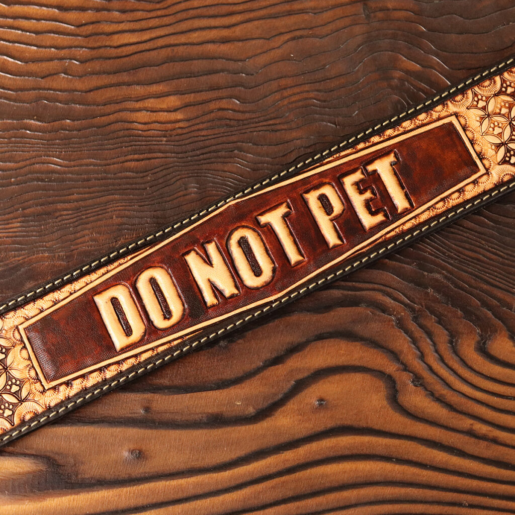 Tooled Wide Leather Collar | Carved Lettering Design (DO NOT PET)｜ツールド ワイド レザーカラー｜カービング文字デザイン｜42cm｜アンティーク色