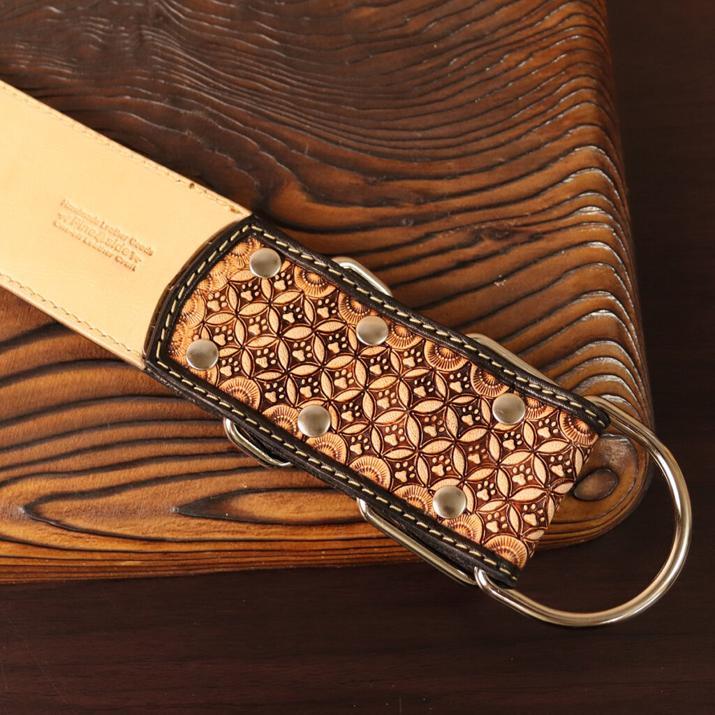 Tooled Wide Leather Collar | Carved Lettering Design (DO NOT PET)｜ツールド ワイド レザーカラー｜カービング文字デザイン｜42cm｜アンティーク色