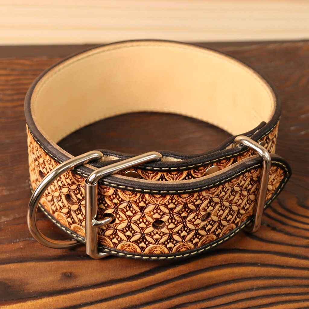 Tooled Wide Leather Collar | Carved Lettering Design (DO NOT PET)｜ツールド ワイド レザーカラー｜カービング文字デザイン｜42cm｜アンティーク色